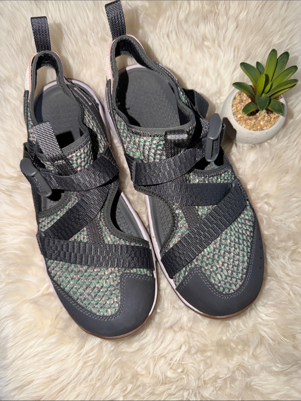 Chaco Odyssey Mist Quail Vegan Comfortable Water Hiking Sandals EUC - Picture 2 of 8